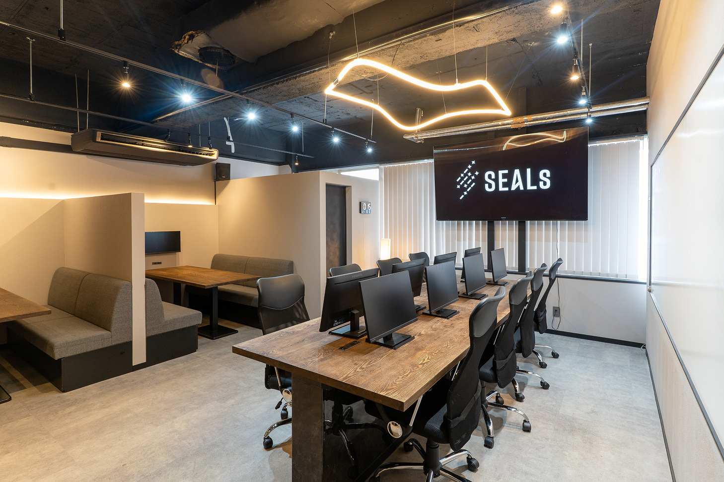 SEALs社内風景