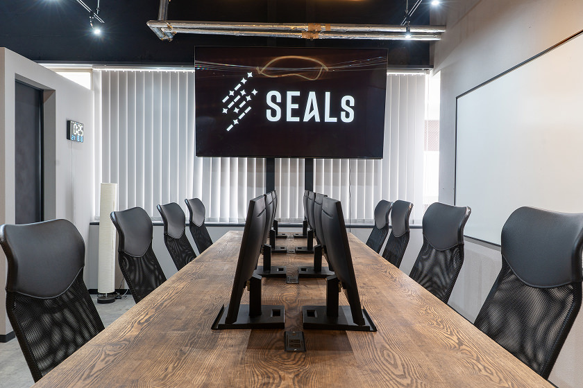 SEALs社内風景04