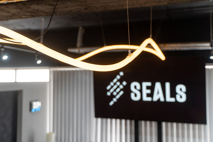SEALs社内風景06